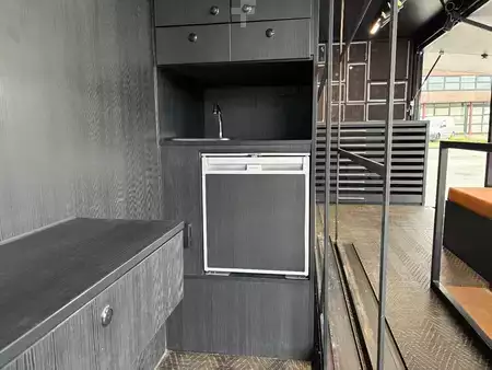Náklaďák 2018 [div] JUMPER + SALES TRAILER / SHOWROOM + BAR/STAGE + 12,000 km (3)