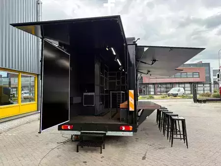 Náklaďák 2018 [div] JUMPER + SALES TRAILER / SHOWROOM + BAR/STAGE + 12,000 km (6)