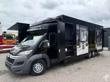 Náklaďák 2018 [div] JUMPER + SALES TRAILER / SHOWROOM + BAR/STAGE + 12,000 km (7)