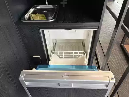 Náklaďák 2018 [div] JUMPER + SALES TRAILER / SHOWROOM + BAR/STAGE + 12,000 km (8)
