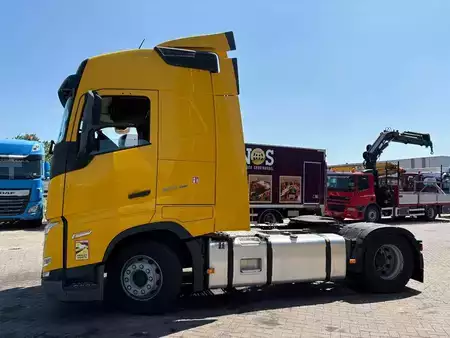 Caminhão 2022 Volvo FH 460 + euros 6 + 5x in stock + spoiler (3)