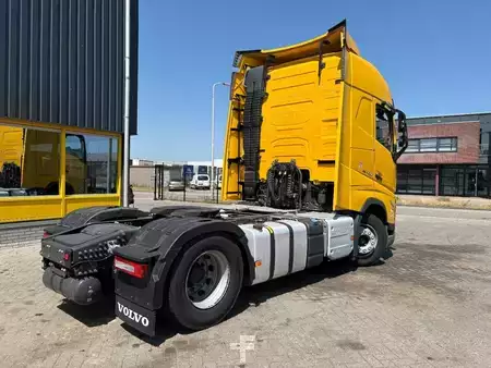 Caminhão 2022 Volvo FH 460 + euros 6 + 5x in stock + spoiler (5)