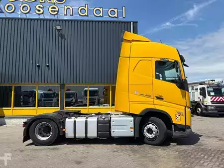 Truck 2022 Volvo FH 460 + NB chassis 2022 facelift + 5x in stock (2)