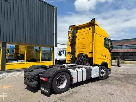 Truck 2022 Volvo FH 460 + NB chassis 2022 facelift + 5x in stock (3)