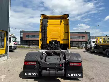 Truck 2022 Volvo FH 460 + NB chassis 2022 facelift + 5x in stock (5)