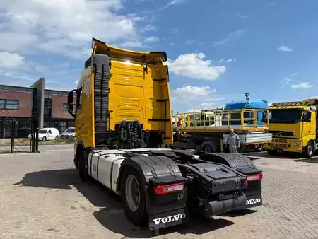 Truck 2022 Volvo FH 460 + NB chassis 2022 facelift + 5x in stock (8)