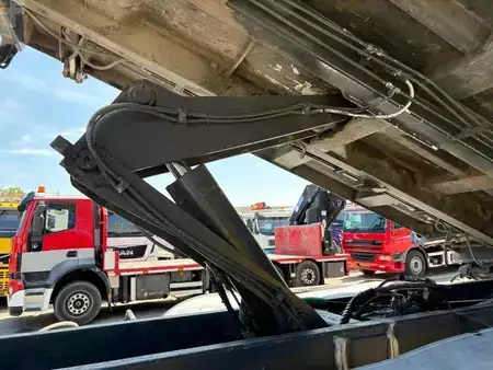 Caminhão 2008 Mercedes-Benz Axor 2633 + HIAB 220 C + REMOTE + 6X4 + 3 SIDE TIPPER + LOW KM + (14)