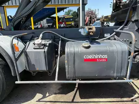 Caminhão 2008 Mercedes-Benz Axor 2633 + HIAB 220 C + REMOTE + 6X4 + 3 SIDE TIPPER + LOW KM + (18)