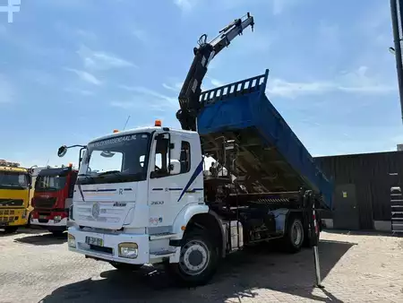 Caminhão 2008 Mercedes-Benz Axor 2633 + HIAB 220 C + REMOTE + 6X4 + 3 SIDE TIPPER + LOW KM + (3)