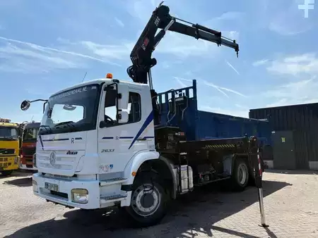 Caminhão 2008 Mercedes-Benz Axor 2633 + HIAB 220 C + REMOTE + 6X4 + 3 SIDE TIPPER + LOW KM + (9)