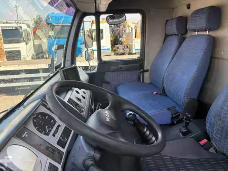 Camión 2001 MAN LE 170 C + Loadlift + Euro 3 (13)