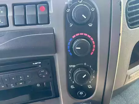 Camión 2012 Renault Premium + DHOLLANDIA LOADLIFT + SMART TACHO + EURO 5 + MANUAL (17)