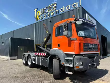 Camión 2007 MAN TGA 26.360 + 6X4 + HOOK ARM SYSTEM + MANUAL + BIG AXLES (1)
