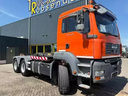 Camión 2007 MAN TGA 26.360 + 6X4 + HOOK ARM SYSTEM + MANUAL + BIG AXLES (7)