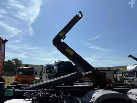 Camión 2007 MAN TGA 26.360 + 6X4 + HOOK ARM SYSTEM + MANUAL + BIG AXLES (8)