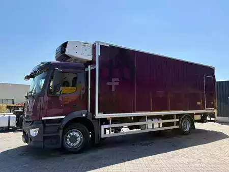 Camion 2015 Mercedes-Benz Antos 1924 + CARRIER SUPRA 1150 + 2 COMPARTMENTS + LOADFLIFT + E (13)