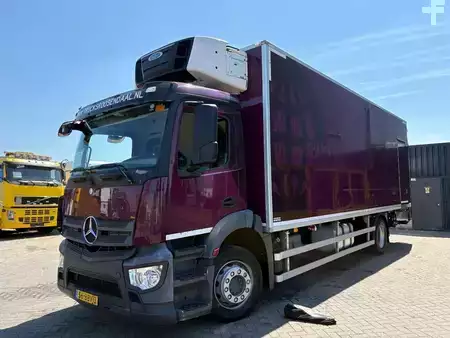 Caminhão 2013 Mercedes-Benz Antos 1924 + CARRIER SUPRA 950 + EURO 6 + LOADLIFT + 2 COMPARTME (3)