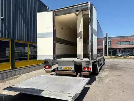 Caminhão 2013 Mercedes-Benz Antos 1924 + CARRIER SUPRA 950 + EURO 6 + LOADLIFT + 2 COMPARTME (5)