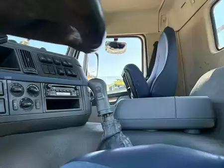 Caminhão 2008 Volvo FM 12,480 + 6X4 + manual + spring + retarder (10)