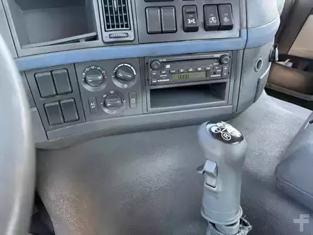 Caminhão 2008 Volvo FM 12,480 + 6X4 + manual + spring + retarder (19)