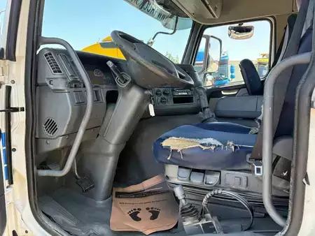 Caminhão 2008 Volvo FM 12,480 + 6X4 + manual + spring + retarder (8)