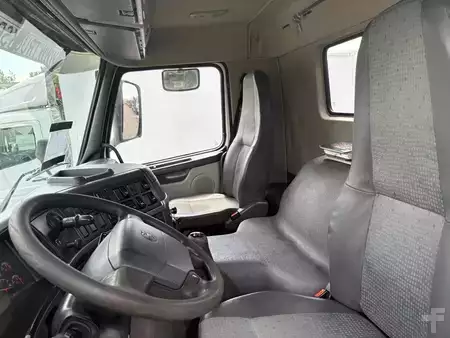Náklaďák 2005 Volvo FM 12.380 + HMF 2220 K5 + 8X4 STEERING + TIPPER + REMOTE (10)