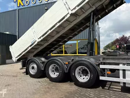 Náklaďák 2005 Volvo FM 12.380 + HMF 2220 K5 + 8X4 STEERING + TIPPER + REMOTE (8)