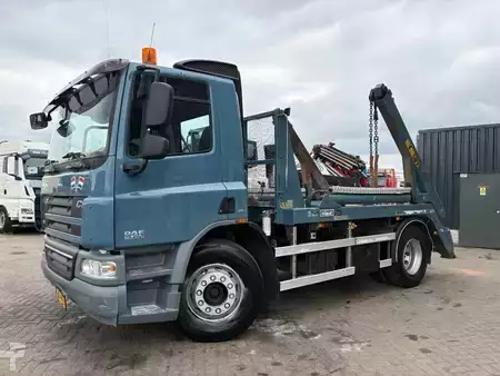 Caminhão 2009 DAF CF 75.250 + HYVA PORTAL ARM SYSTEM + EURO 5 + MANUAL (6)
