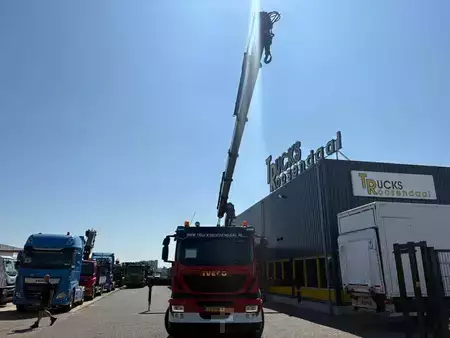 Ciężarówka 2014 Iveco Stralis 360 + HMF 4020 K5 + EURO 6 + JIB PREPARED + 8X2 + REMOTE (18)