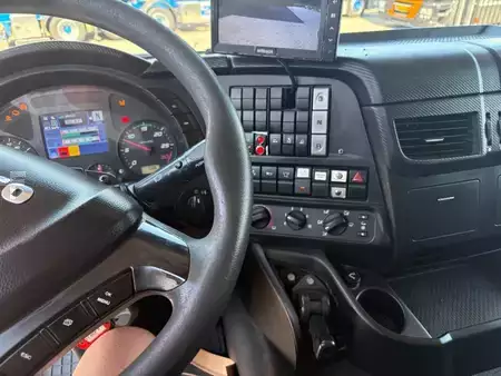 Ciężarówka 2014 Iveco Stralis 360 + HMF 4020 K5 + EURO 6 + JIB PREPARED + 8X2 + REMOTE (8)