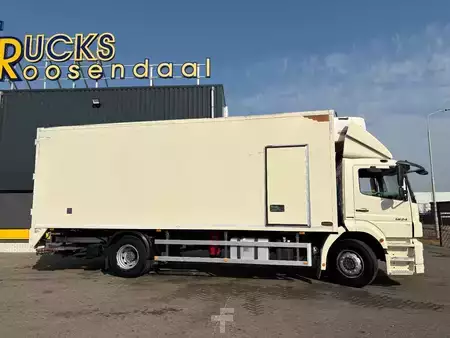 Kuorma-auto 2010 Mercedes-Benz Axor 1824 + Carrier Supra 750 + Dhollandia 2000 kg Loadlift + Eu (2)