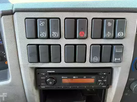 Náklaďák 2015 Volvo FL 12.250 + THERMO KING T-1000 R + EURO 6 + LOADLIFT (16)
