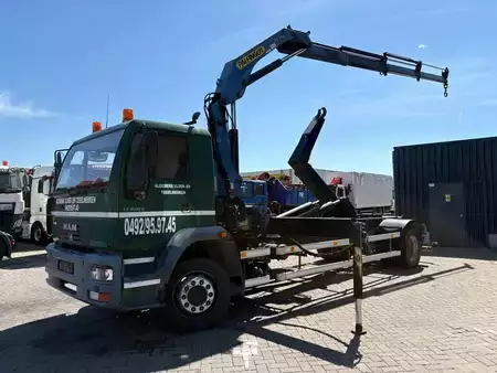 Lastkraftwagen 2002 MAN LE 220 B + PALFINGER PK 14080 - 3X EXT + HOOK ARM SYSTEM (4)