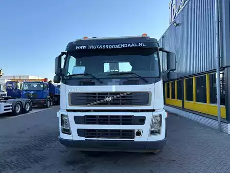 Náklaďák 2005 Volvo FM12 .420 + hydrolic ramps + 8x4 + manual + spring suspension (16)