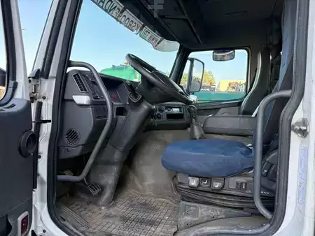 Náklaďák 2005 Volvo FM12 .420 + hydrolic ramps + 8x4 + manual + spring suspension (8)