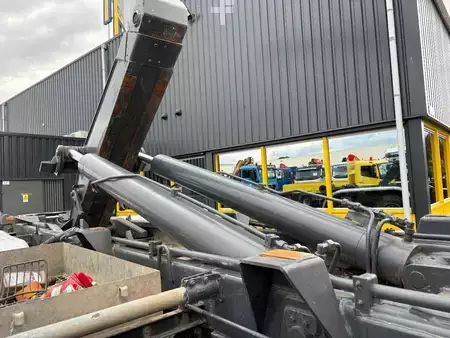 Lastkraftwagen 2015 Scania P 410 + FASSI F 165 - 2X EXT. + 8X4 + HOOK ARM SYSTEM + EURO 6 + (15)
