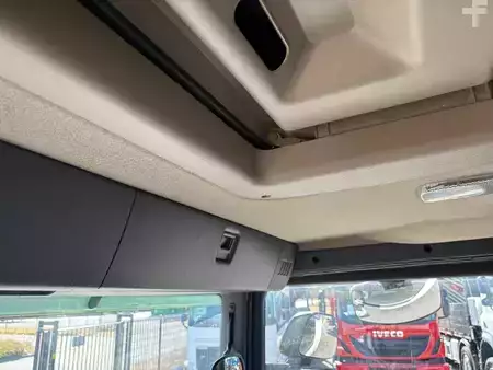 Truck 2006 Scania P230 + 3 PEDALS + 19t + LOADLIFT 1500 KG (20)