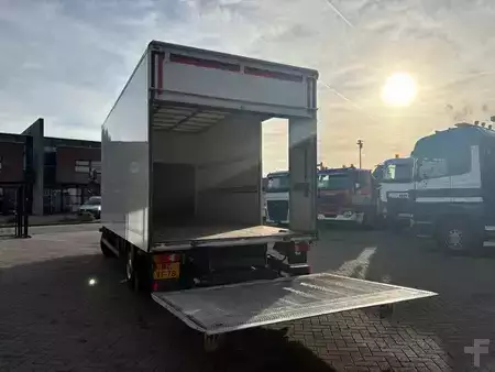 Ciężarówka 2012 DAF LF 45,180 + euro 5 + 12ton + 5.58m box + lift (6)
