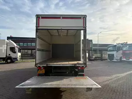 Ciężarówka 2012 DAF LF 45,180 + euro 5 + 12ton + 5.58m box + lift (7)