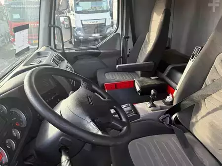Ciężarówka 2012 DAF LF 45,180 + euro 5 + 12ton + 5.58m box + lift (8)