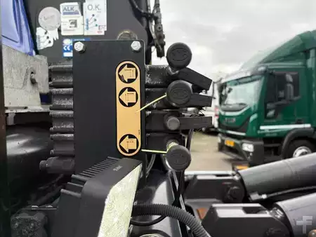 Caminhão 2012 Volvo FM 460 EEV + HMF 2200-- 3X EXT. + REMOTE + HOOK ARM SYSTEM + 8X4 (11)