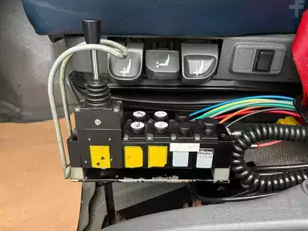 Caminhão 2012 Volvo FM 460 EEV + HMF 2200-- 3X EXT. + REMOTE + HOOK ARM SYSTEM + 8X4 (10)