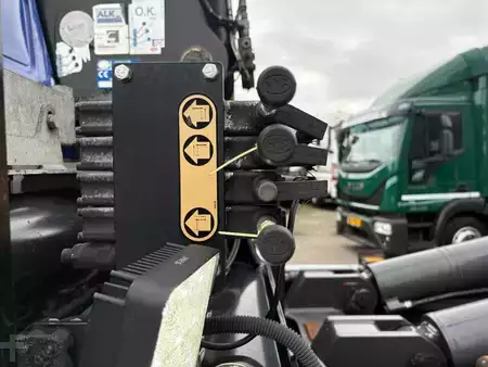 Caminhão 2012 Volvo FM 460 EEV + HMF 2200-- 3X EXT. + REMOTE + HOOK ARM SYSTEM + 8X4 (11)