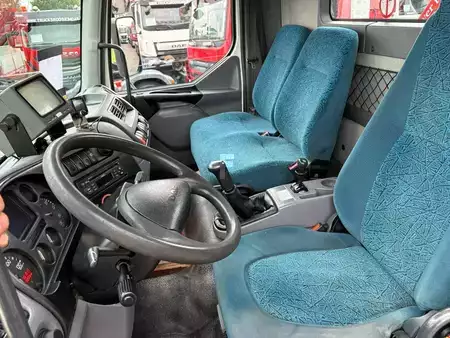 Camion 2006 DAF LF 55.220 + HMF 735 K2 -- 2X EXT. + TIPPER + 3 SEATS + MANUAL + (9)
