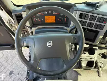 Caminhão 2010 Volvo FL 240 + Loadlift + 14 T + Euro 5 (11)