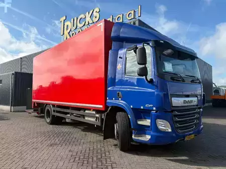 Vrachtwagen 2018 DAF CF 230 + DHOLLANDIA LOADLIFT + 19 TON + BOX 7.46 METER + EURO 6 (1)