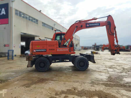 Escavadora de rodas 2007 Doosan DX140W (1)