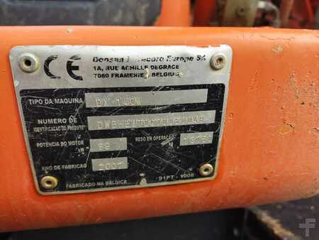 Escavadora de rodas 2007 Doosan DX140W (10)