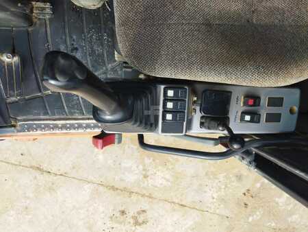 Escavadora de rodas 2007 Doosan DX140W (12)