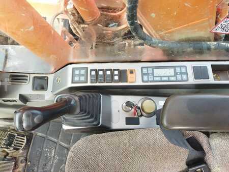 Escavadora de rodas 2007 Doosan DX140W (14)